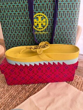 Tory Burch Patent Logo Toe-Post Sandal in Yellow and Light Blue